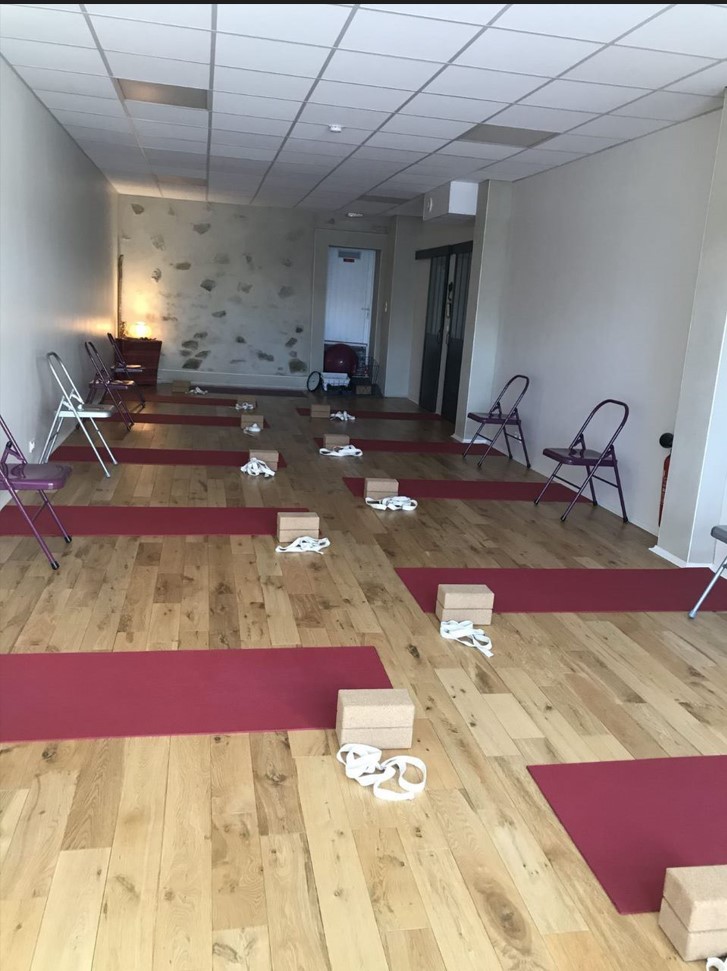 Notre salle de Yoga, équipée pour les cours de yoga avec props.