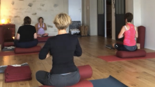 Cours collectif de yoga à Narbonne au Cavy Shala - Cours donnés par Florence au sein du Centre Ashtanga Vinyasa Yoga